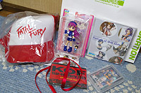 おみやげ。テリー帽子、KOF10周年記念シール、カレンダー、10周年記念Pinkyなど。